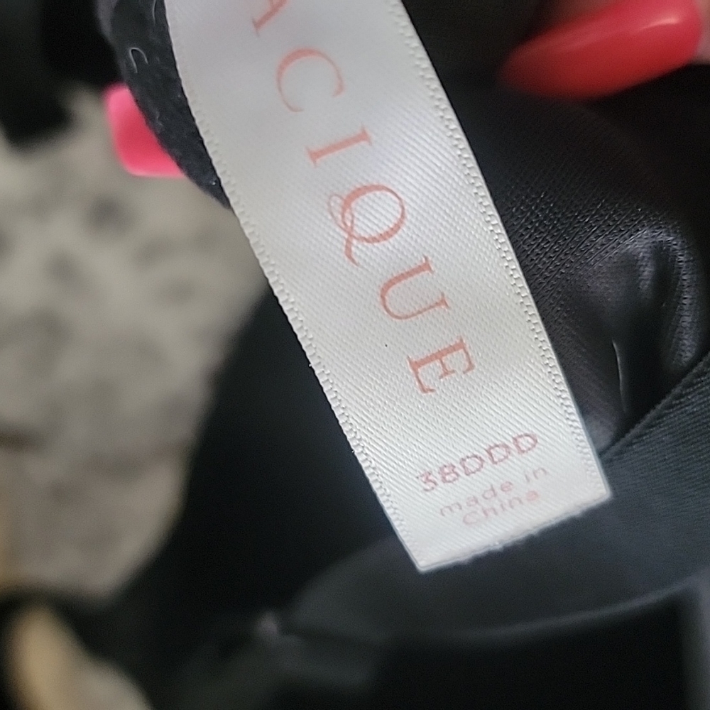 Bras - Picture 5 of 6